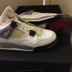 Air Jordan 4 (USED) no strings